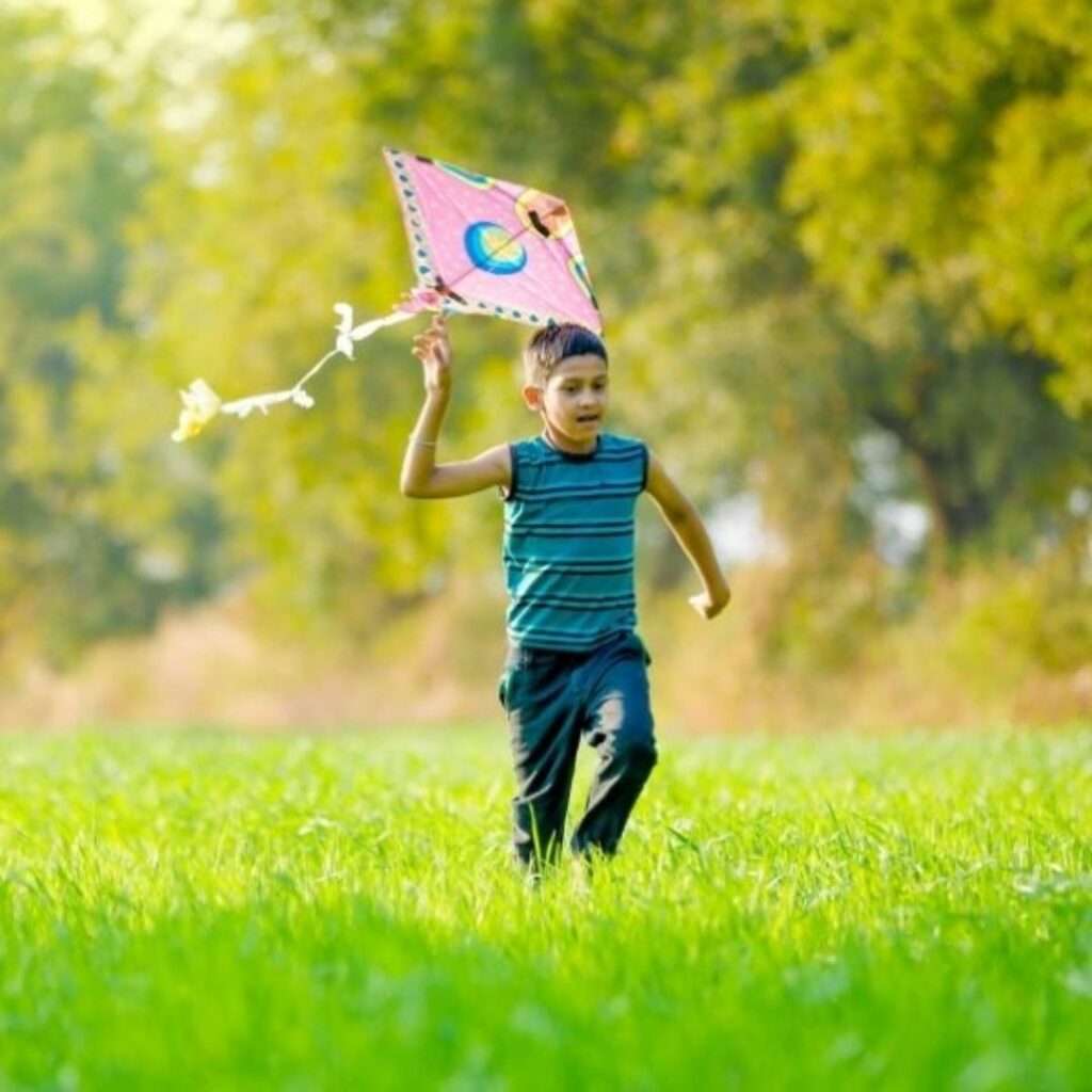 A nossa criança interior em sua essência é pura-Espiritualidade-transformacao-caminho-da-cura-crianca-feliz-natureza.jpg