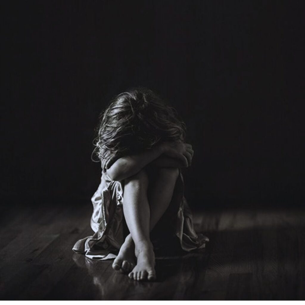 Dentro-cada-um-de-nós-existe-uma-criança-ferida-abandonada-transformação-mudança-cura-coração-mudança-fé-oração