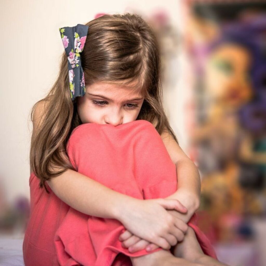 Há-dentro-de-você-uma-criança-ferida-deseja-ser-encontrada-acolhida-ouvida-transformação-cura-coração-fé-oração