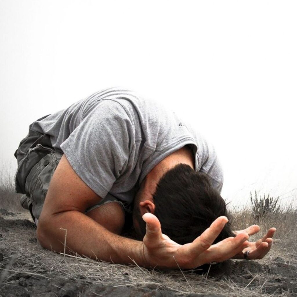 Oração-nos-conecta-algo-maior-transformação-cura-criança-interior-mudança-coração-fé-autocompaixão