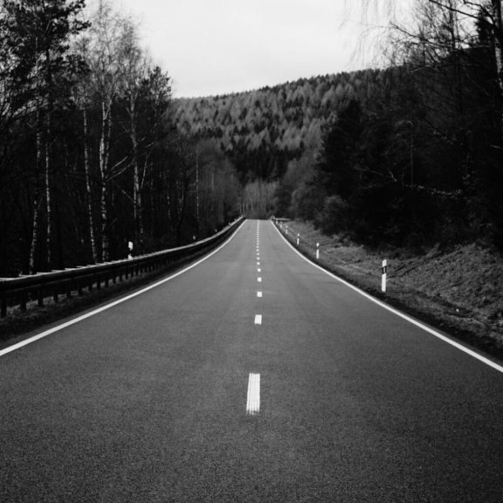 Busca-pertencimento-gera-vazio-existencial-transformação-cura-criança-interior-mudança-acolhida-aceitação-perdão-autocompaixão-ressignificação-mudança-coração-fé-oração