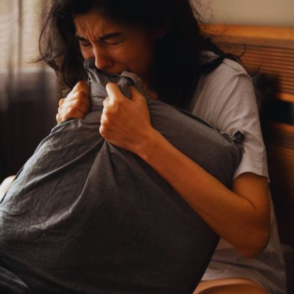 Preconceito-faz-muitos-esconder-sua-dor-mental-transformação-cura-criança-interior-mudança-acolhida-aceitação-perdão-autocompaixão-ressignificação-mudança-coração-fé-oração