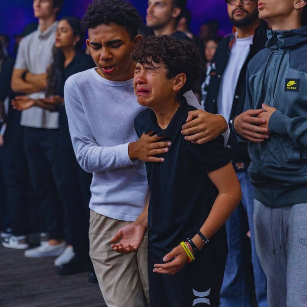 Procurar-ajuda-não-fraqueza-ato-coragem-humnaidade-transformação-cura-criança-interior-mudança-acolhida-aceitação-perdão-autocompaixão-ressignificação-mudança-coração-fé-oração