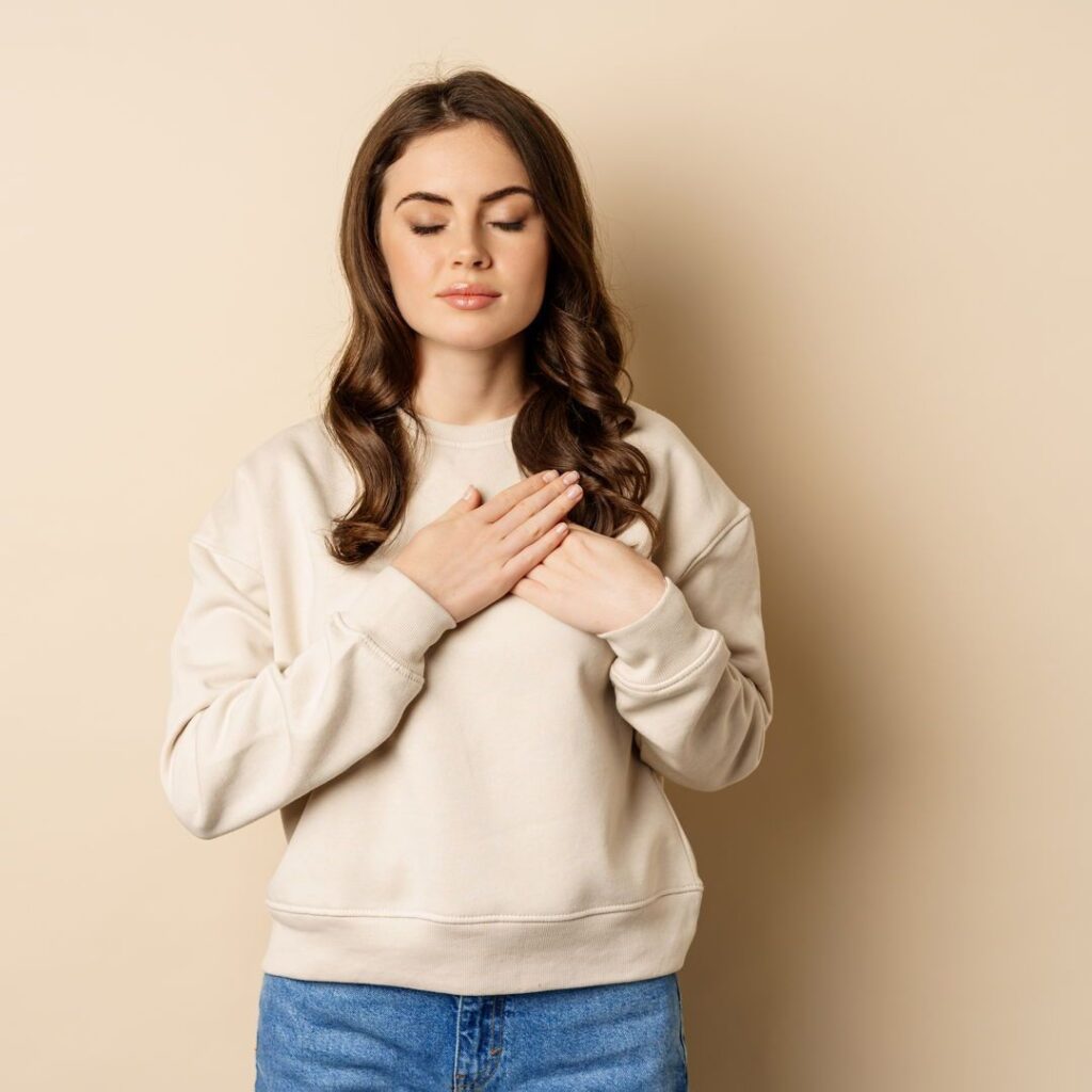 Dentro-cada-um-de-nós-vive-uma-criança-transformação-cura-criança-interior-mudança-acolhida-aceitação-perdão-autocompaixão-ressignificação-mudança-coração-fé-oração