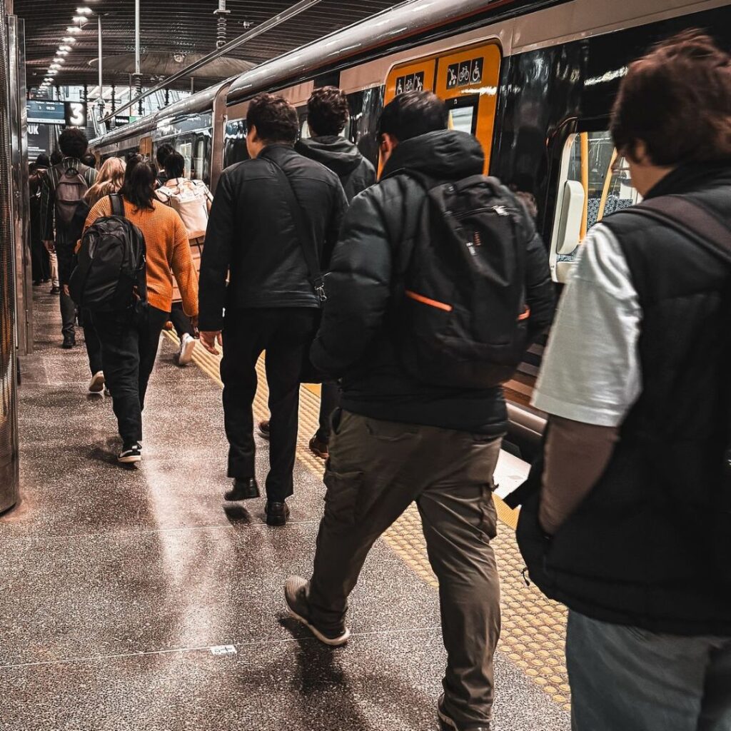 Viver-automático-cair-rotina-repetitiva-vida-transformação-cura-criança-interior-mudança-acolhida-aceitação-perdão-autocompaixão-ressignficação-mudança-coração-fé-oração